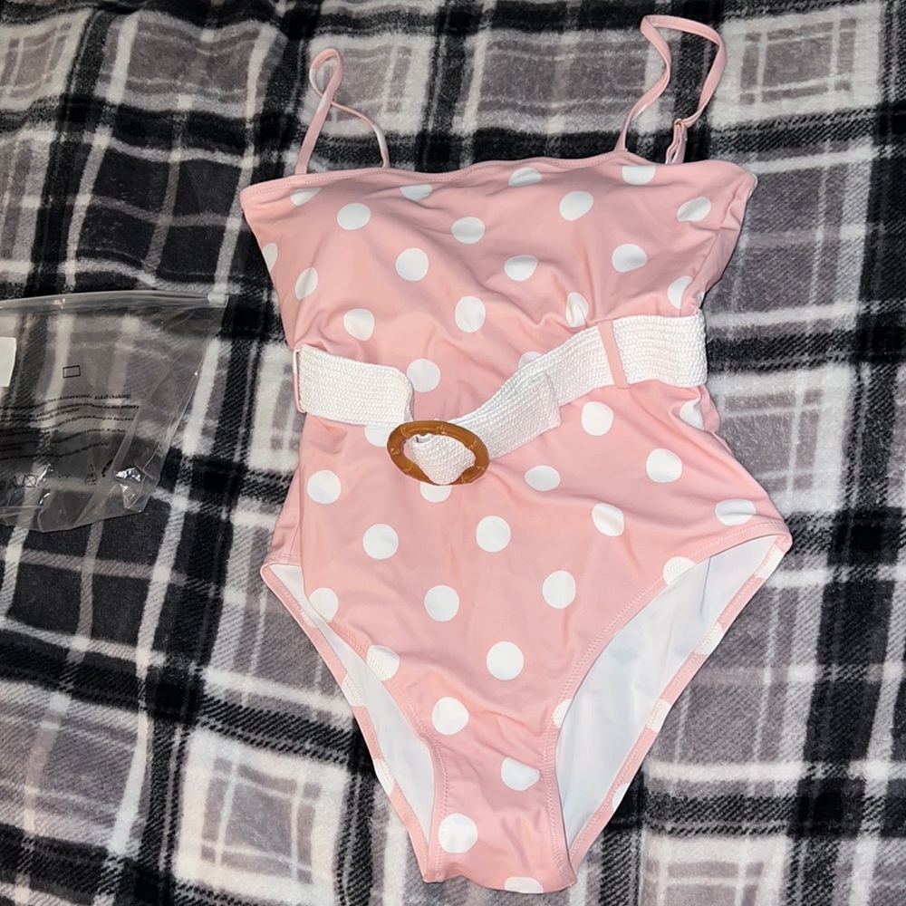 🩷 Pink polka dot one piece with belt retro